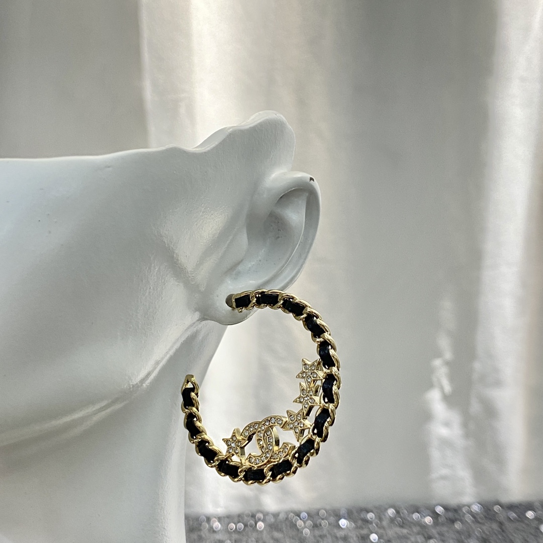 [TOP] CHANEL Double C Pierced Leather Star Earrings - Gold
