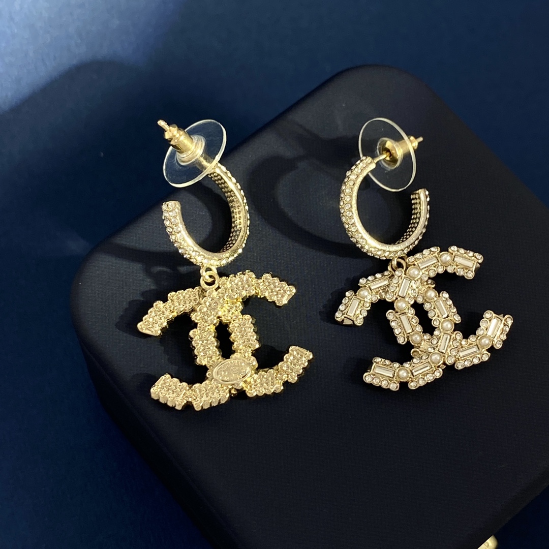 [TOP] CHANEL Double C Millet Bead Small Round Diamond Stud Earrings - Gold