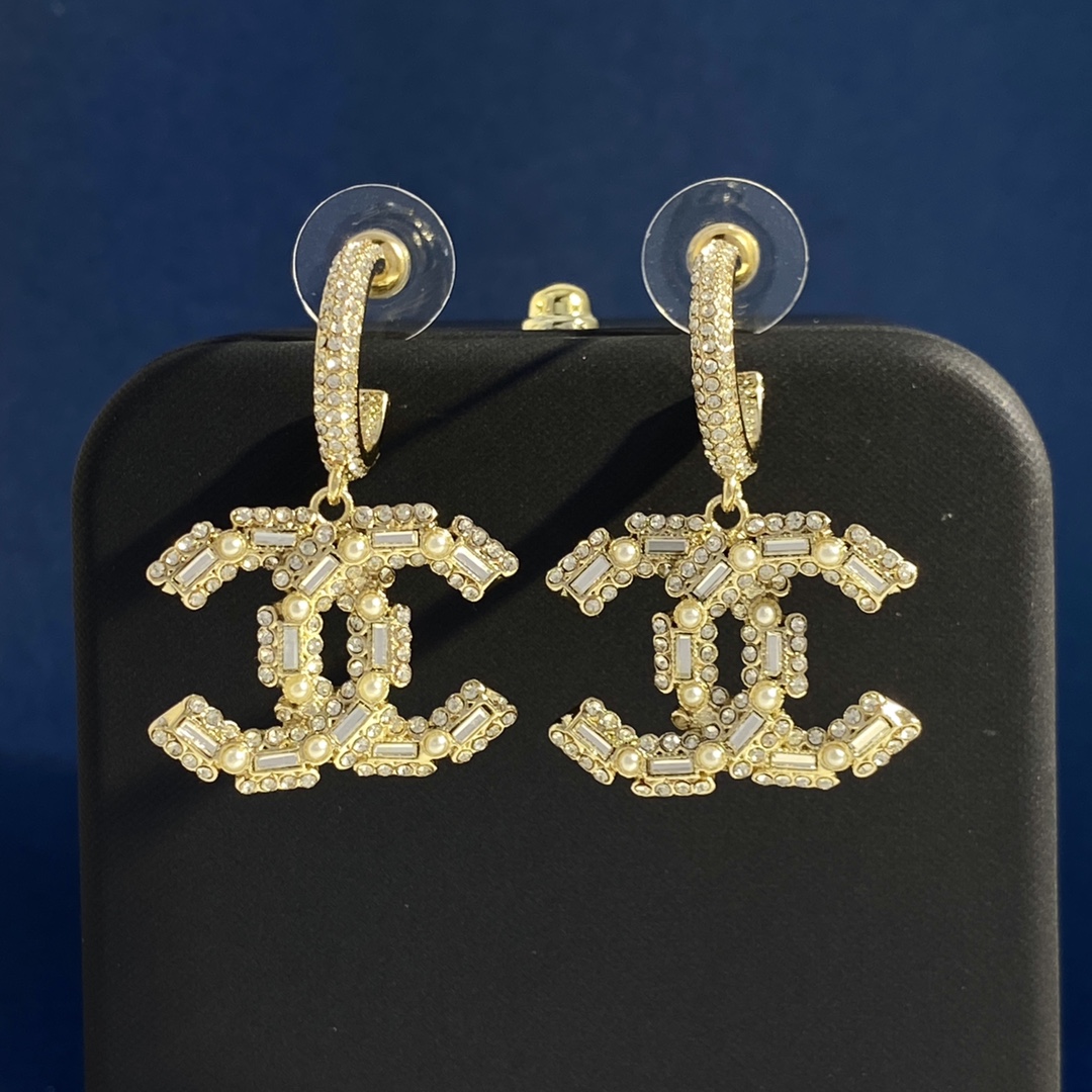 [TOP] CHANEL Double C Millet Bead Small Round Diamond Stud Earrings - Gold