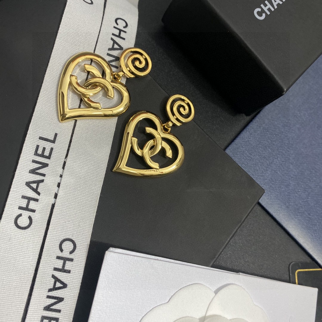 [TOP] CHANEL Heart Hollow Double C Pendant Spiral Stud Earrings