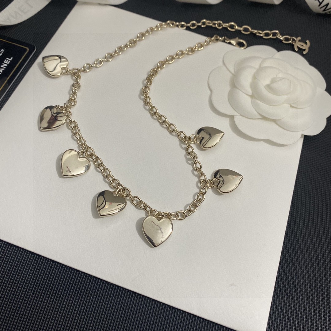 [TOP] CHANEL Heart Necklace - Silver