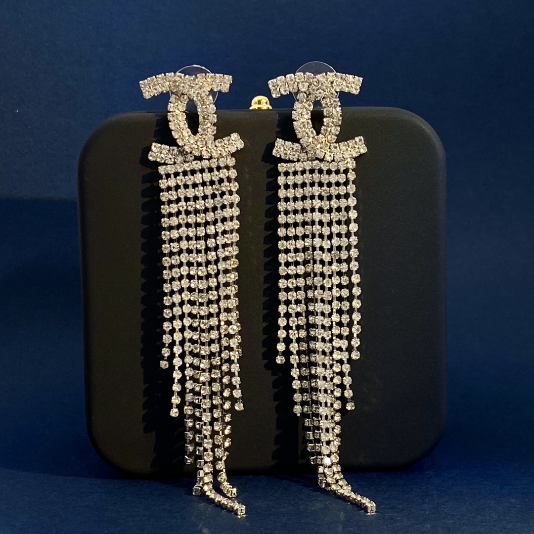 [TOP] CHANEL Double C Claw Chain Tassel Smart Rhinestone Stud Earrings - Gold