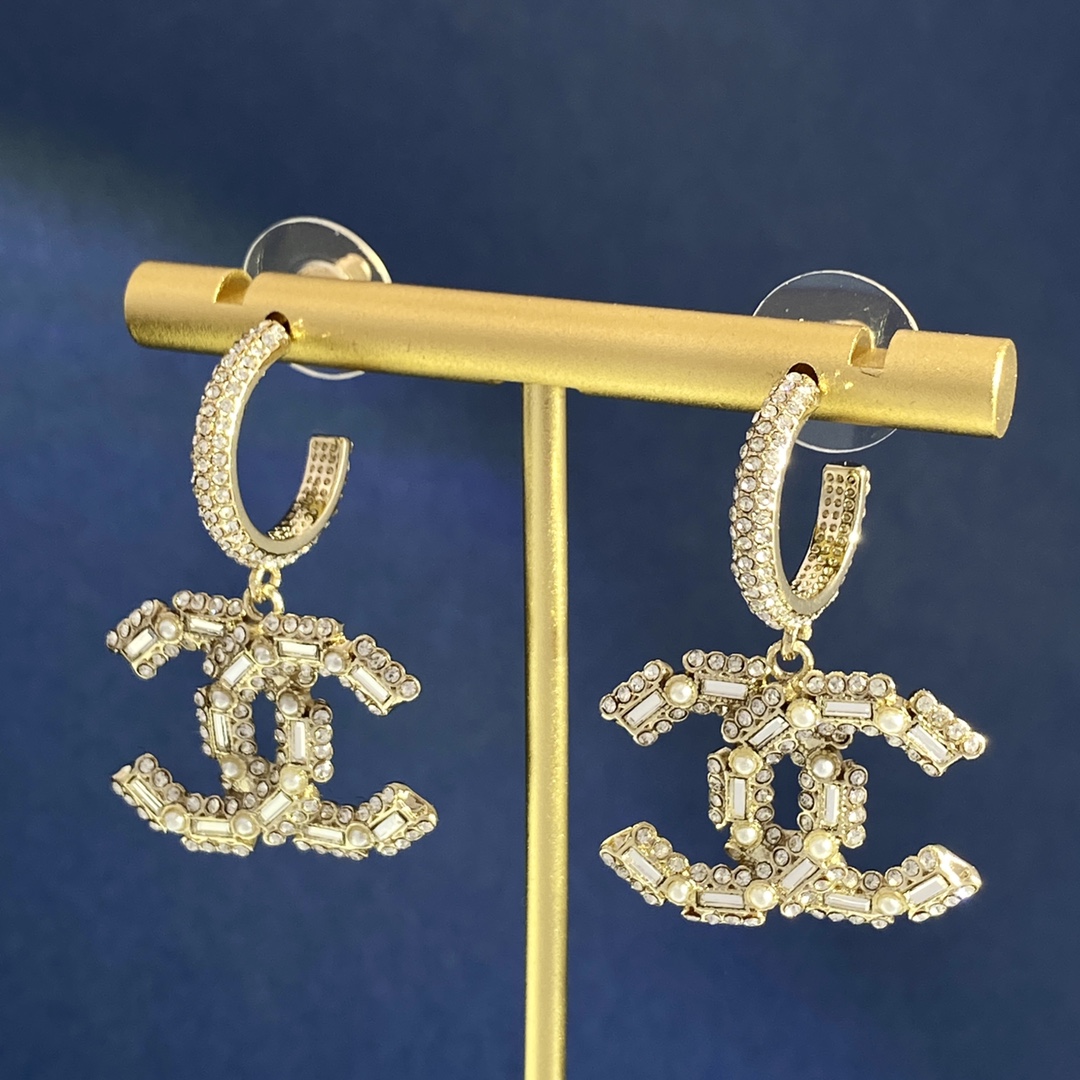 [TOP] CHANEL Double C Millet Bead Small Round Diamond Stud Earrings - Gold