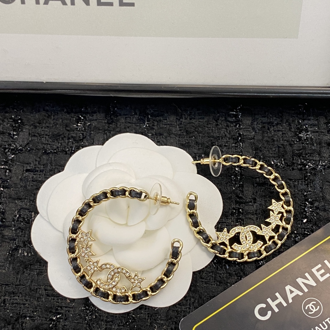 [TOP] CHANEL Double C Pierced Leather Star Earrings - Gold