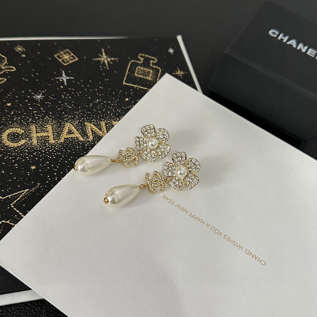 [TOP] CHANEL Flower Pearl Stud Earrings - Gold