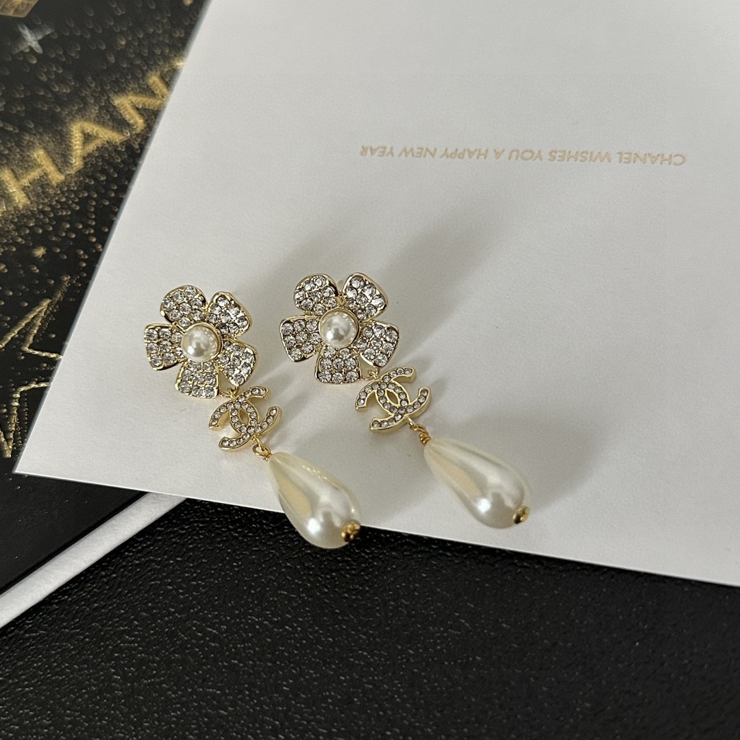 [TOP] CHANEL Flower Pearl Stud Earrings - Gold