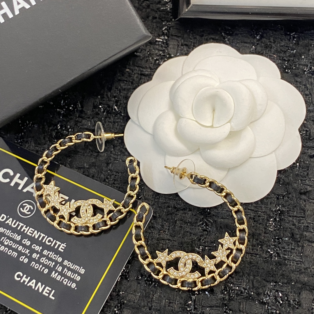 [TOP] CHANEL Double C Pierced Leather Star Earrings - Gold