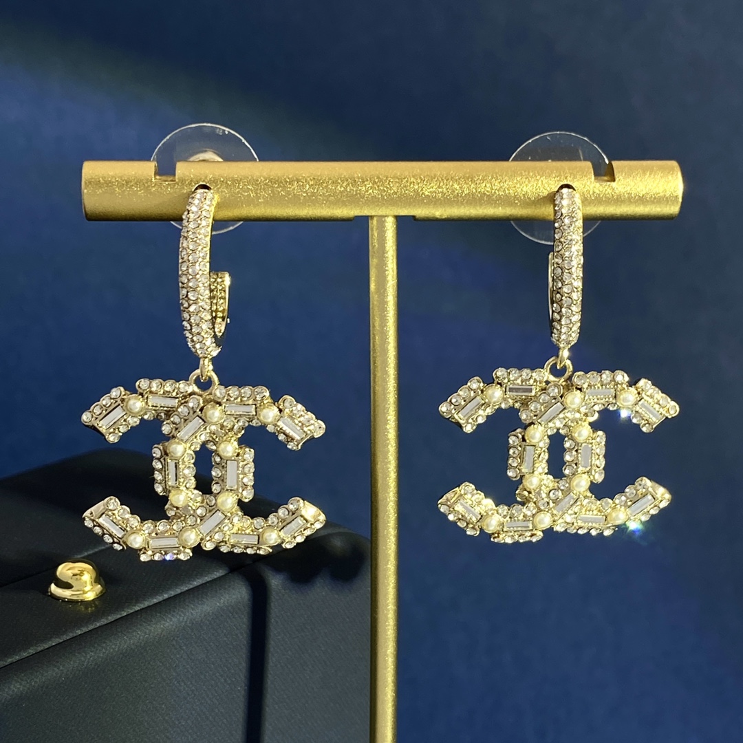 [TOP] CHANEL Double C Millet Bead Small Round Diamond Stud Earrings - Gold