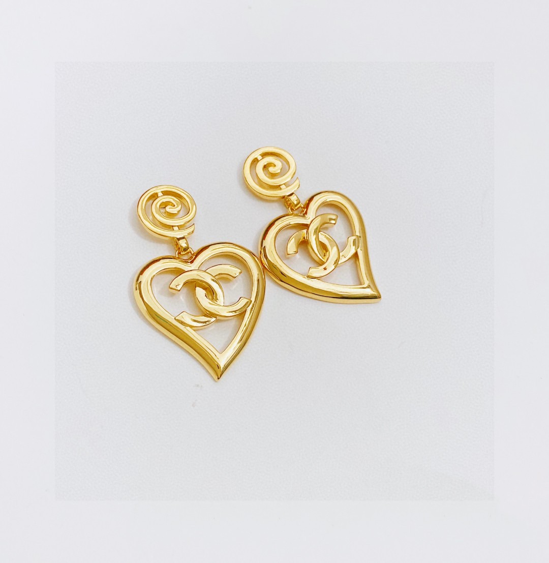 [TOP] CHANEL Heart Hollow Double C Pendant Spiral Stud Earrings