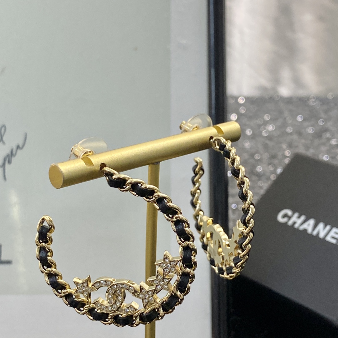 [TOP] CHANEL Double C Pierced Leather Star Earrings - Gold