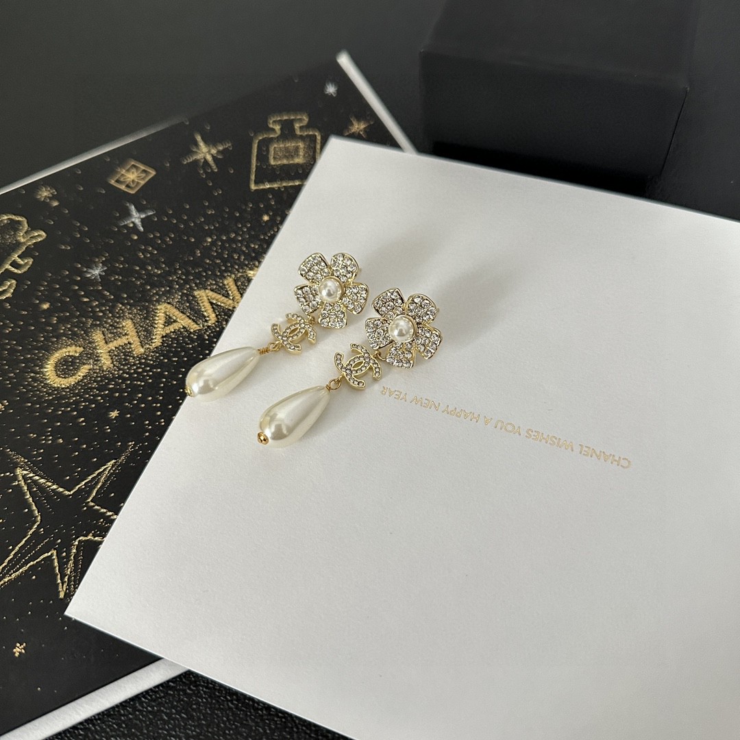 [TOP] CHANEL Flower Pearl Stud Earrings - Gold