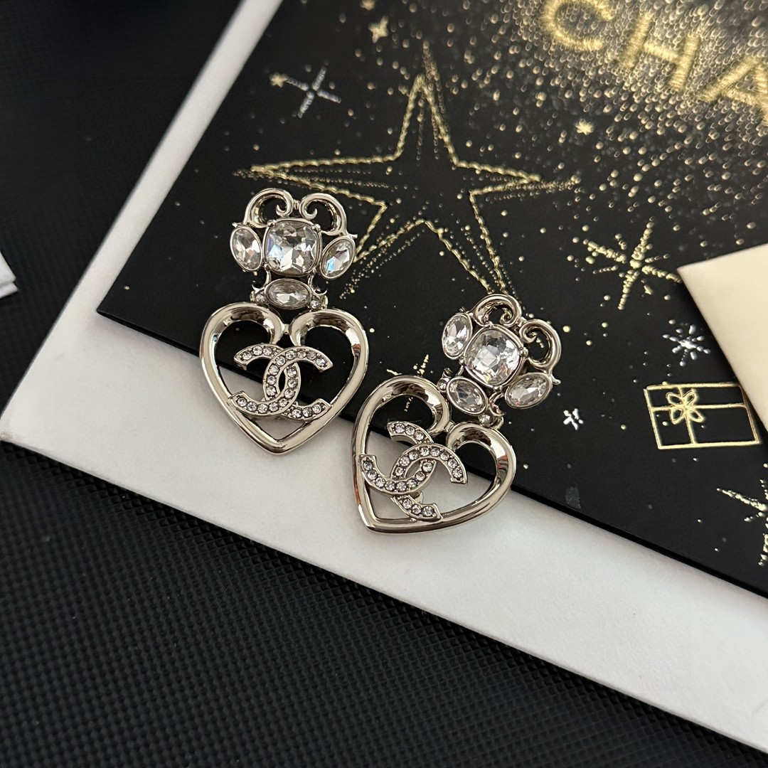 [TOP] CHANEL Double C Heart Earrings - Silver