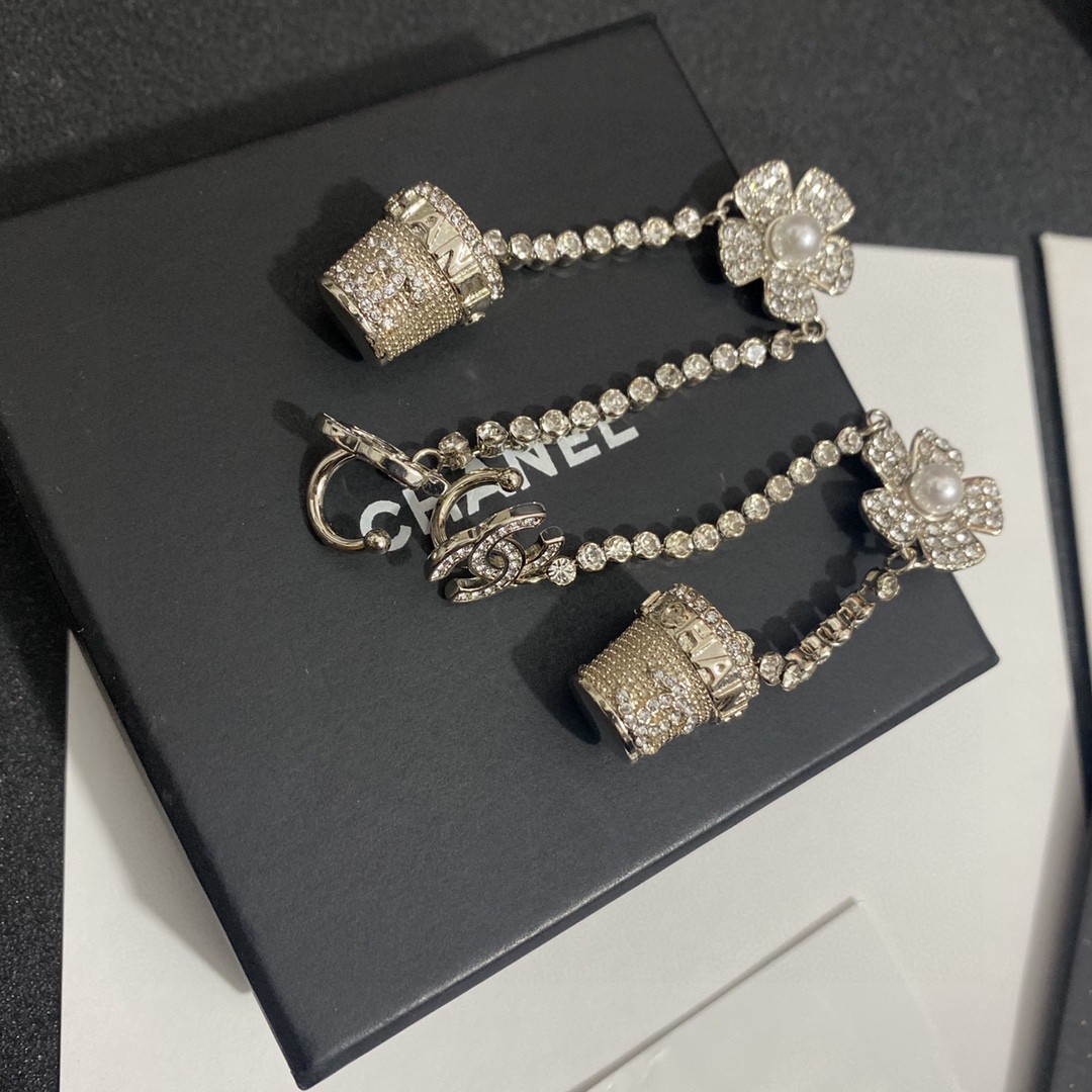 [TOP] CHANEL flower pot Double C Diamond Tassel Pearl Earrings - Silver