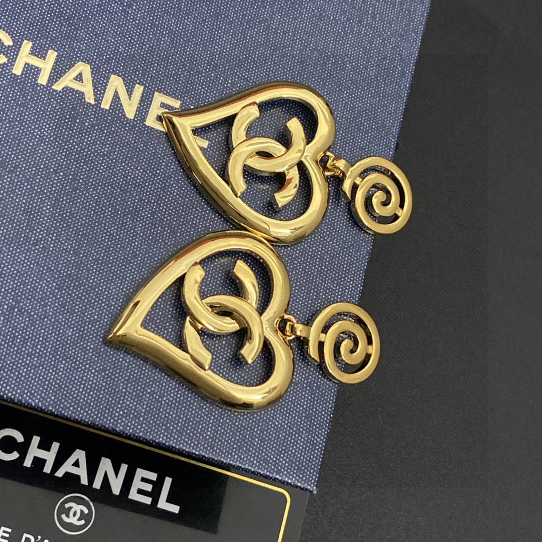 [TOP] CHANEL Heart Hollow Double C Pendant Spiral Stud Earrings