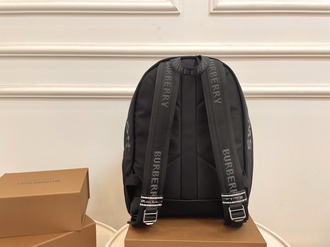 [TOP] BURBERRY Men's Backpack - 2 Color