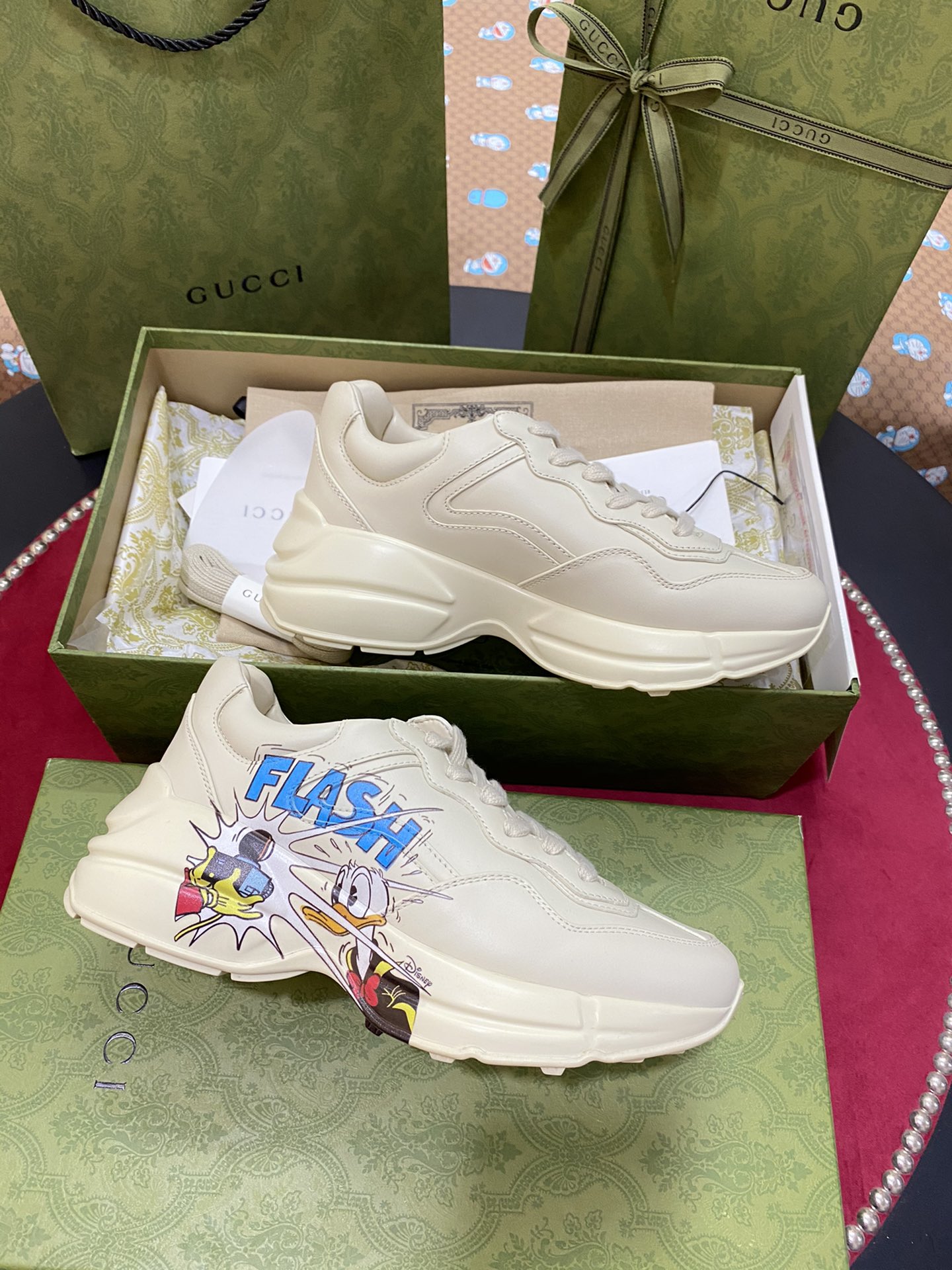 [TOP] GUCCI RHYTON WITH Donald Duck PRINT SNEAKER