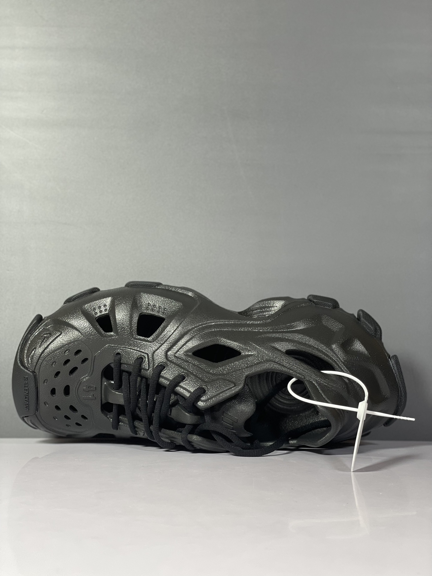 [TOP] BALENCIAGA Mold Closed Rubber Sandals - Black