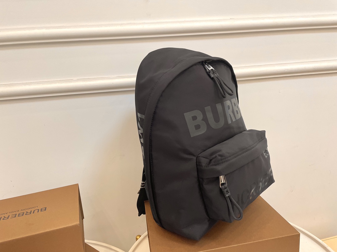 [TOP] BURBERRY Men's Backpack - 2 Color