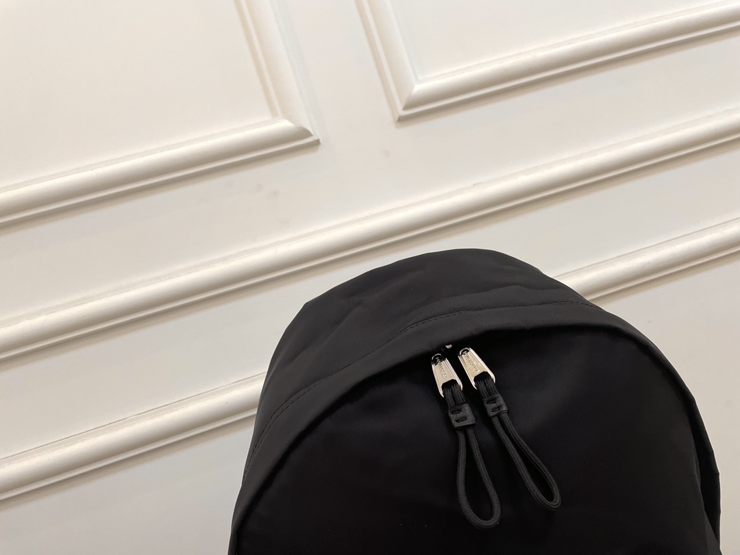 [TOP] BURBERRY Men's Backpack - Black
