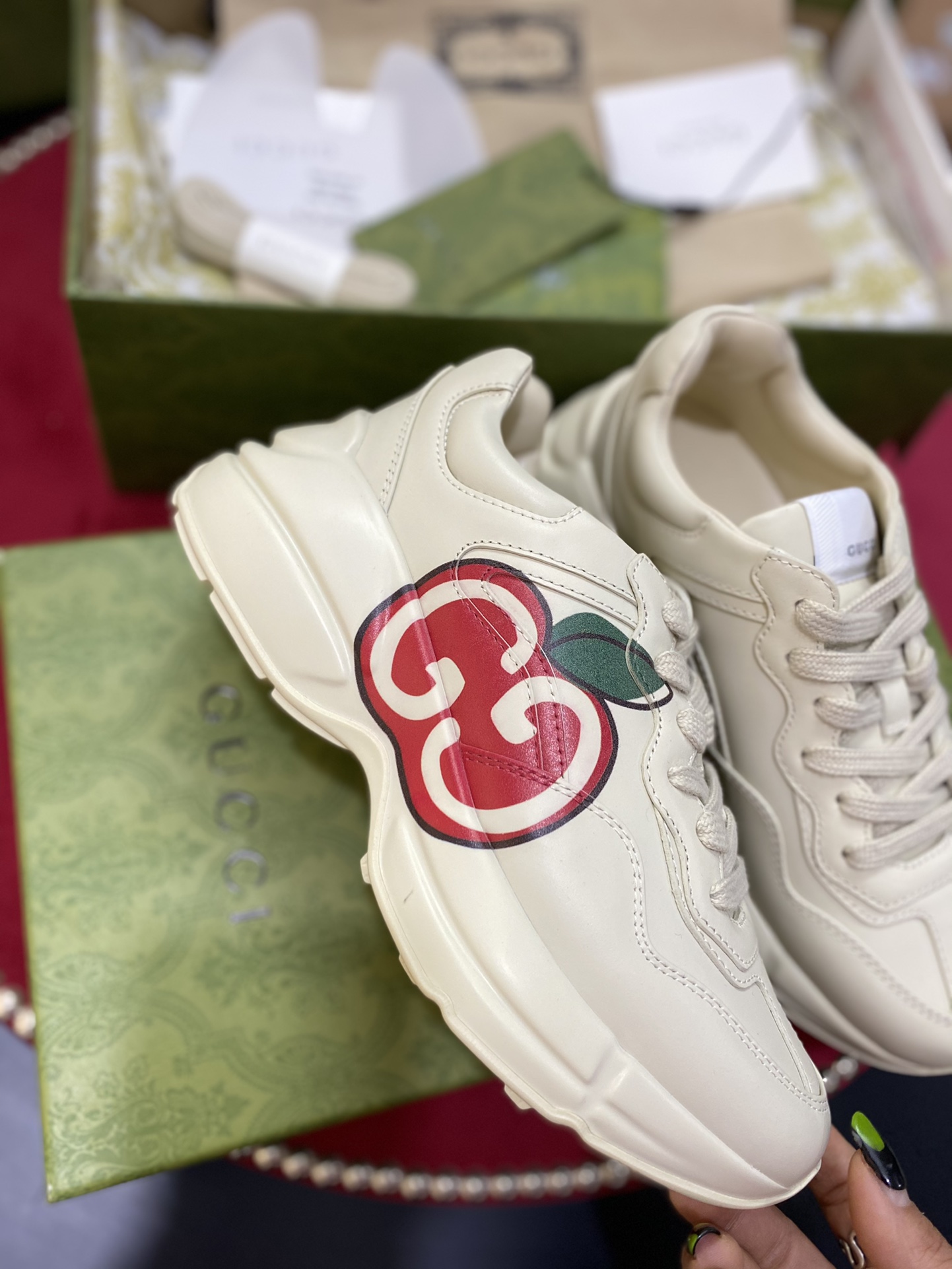 [TOP] GUCCI RHYTON WITH APPLE PRINT SNEAKER