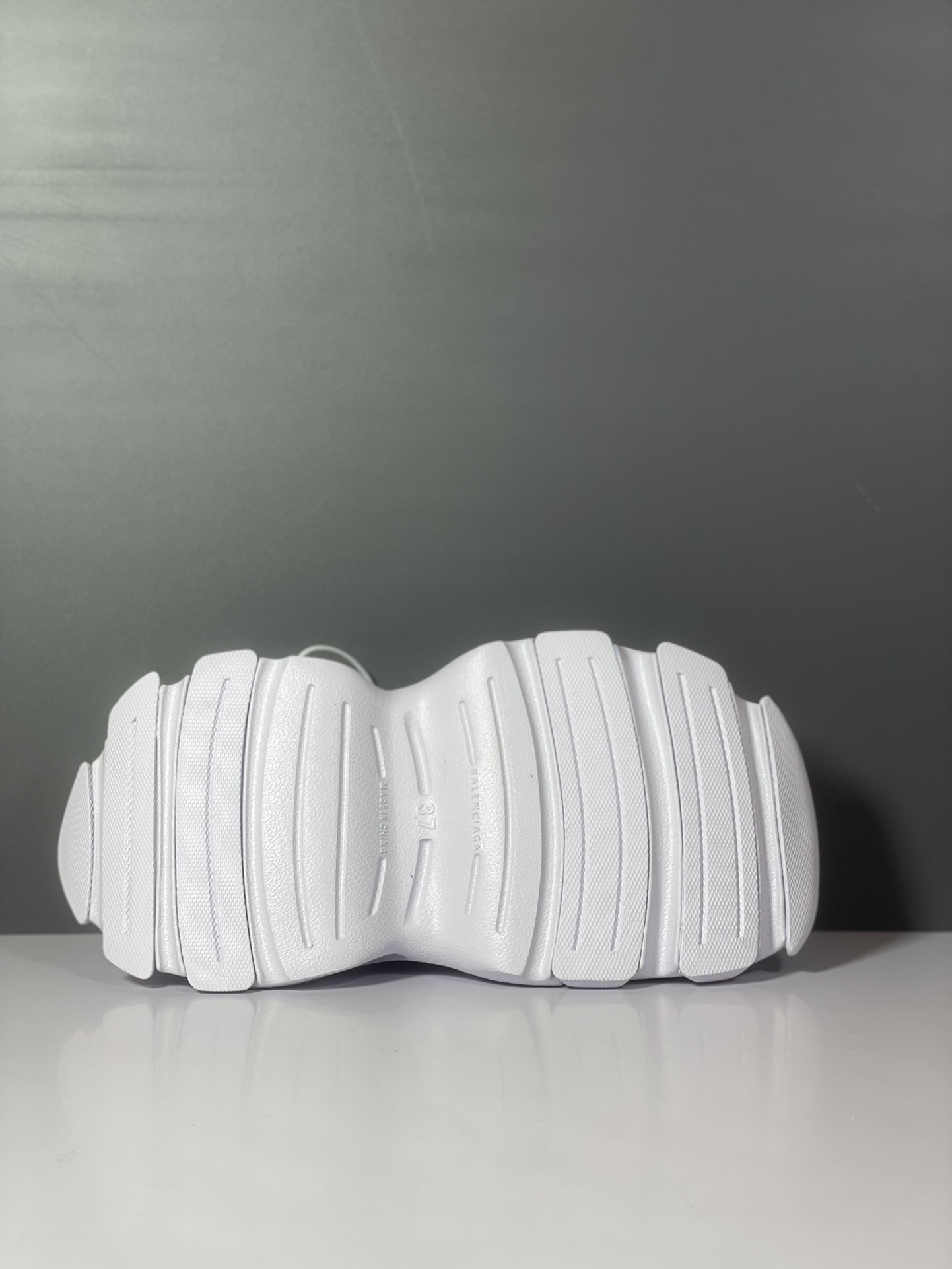 [TOP] BALENCIAGA Mold Closed Rubber Sandals - White