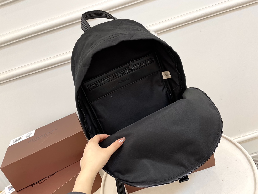 [TOP] BURBERRY Men's Backpack - Black
