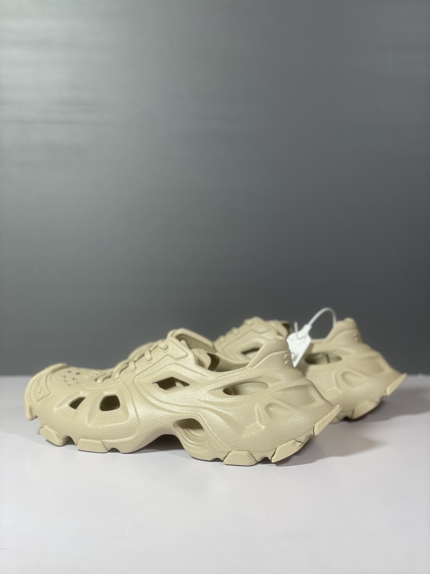 [TOP] BALENCIAGA Mold Closed Rubber Sandals - Beige