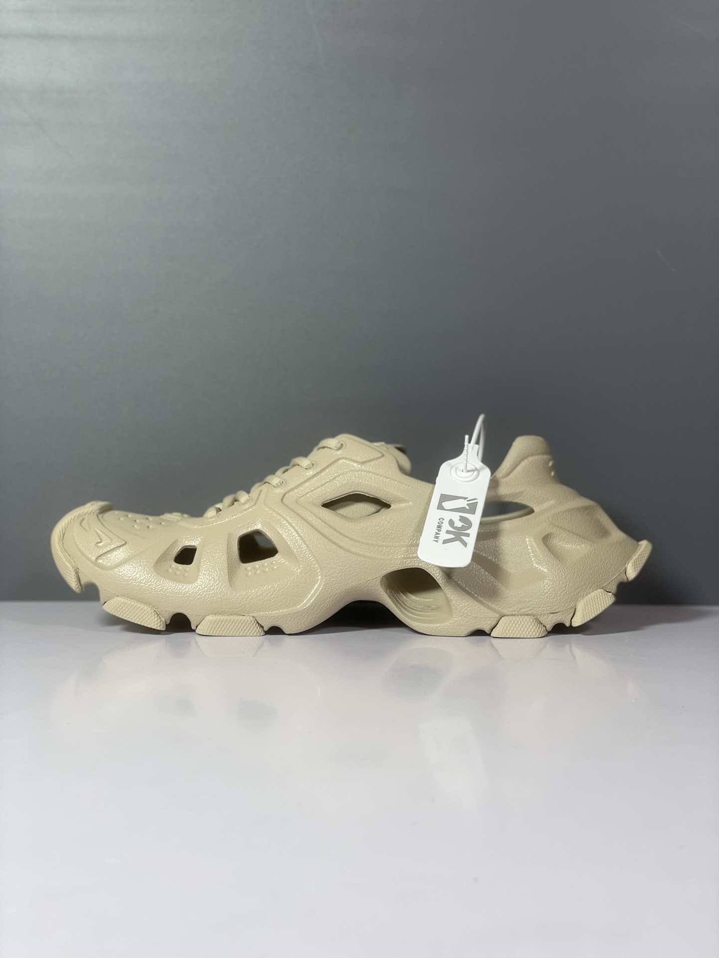 [TOP] BALENCIAGA Mold Closed Rubber Sandals - Beige