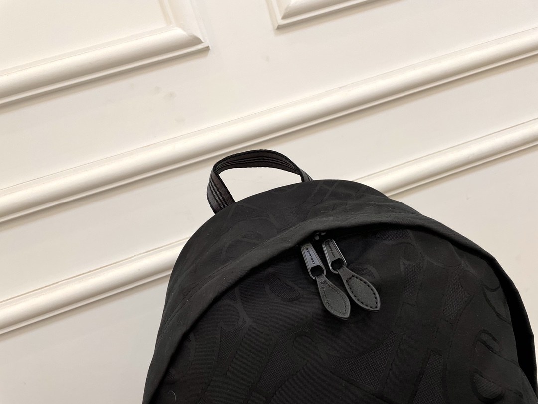 [TOP] BURBERRY Men's Backpack - Black