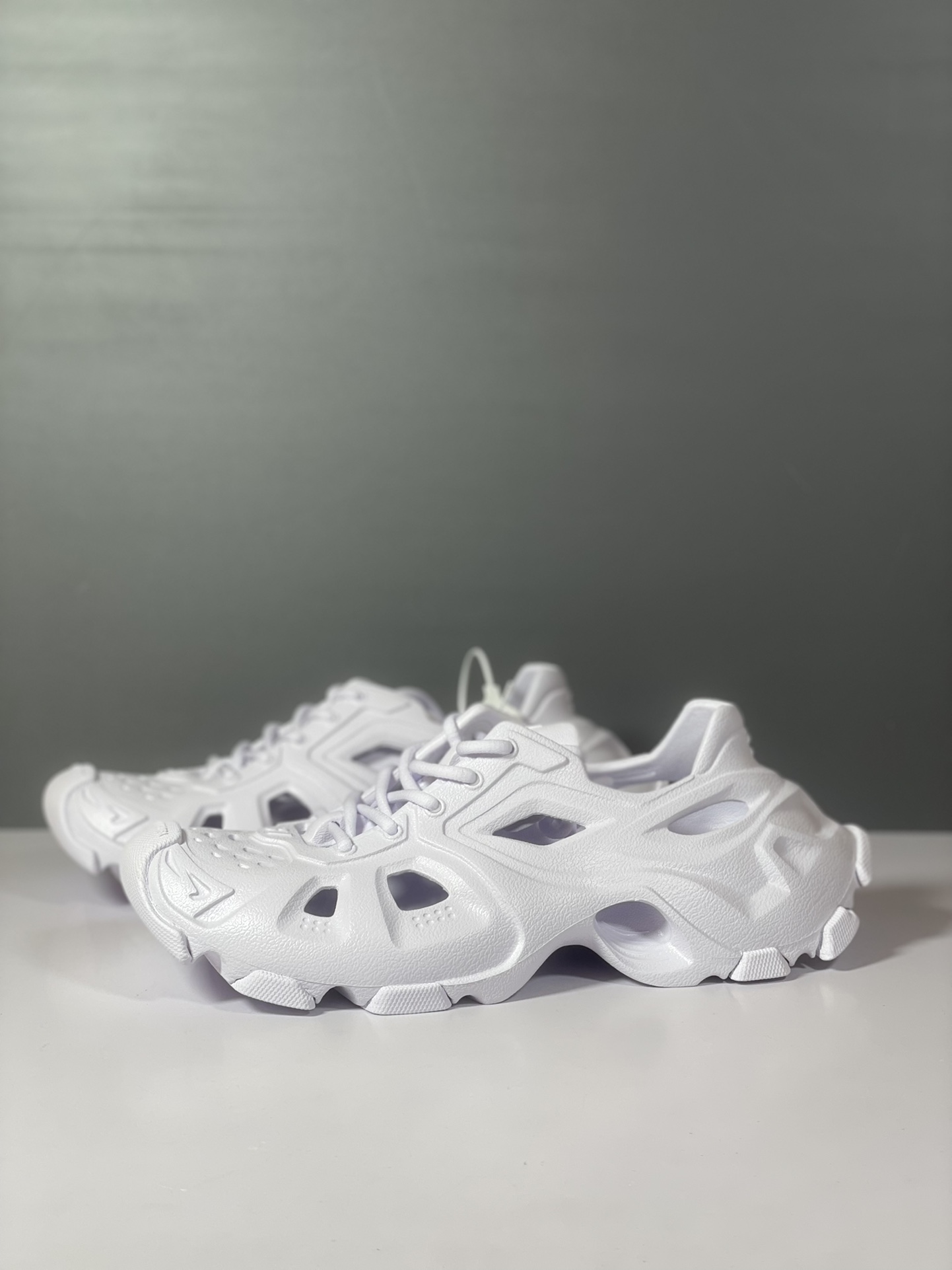 [TOP] BALENCIAGA Mold Closed Rubber Sandals - White