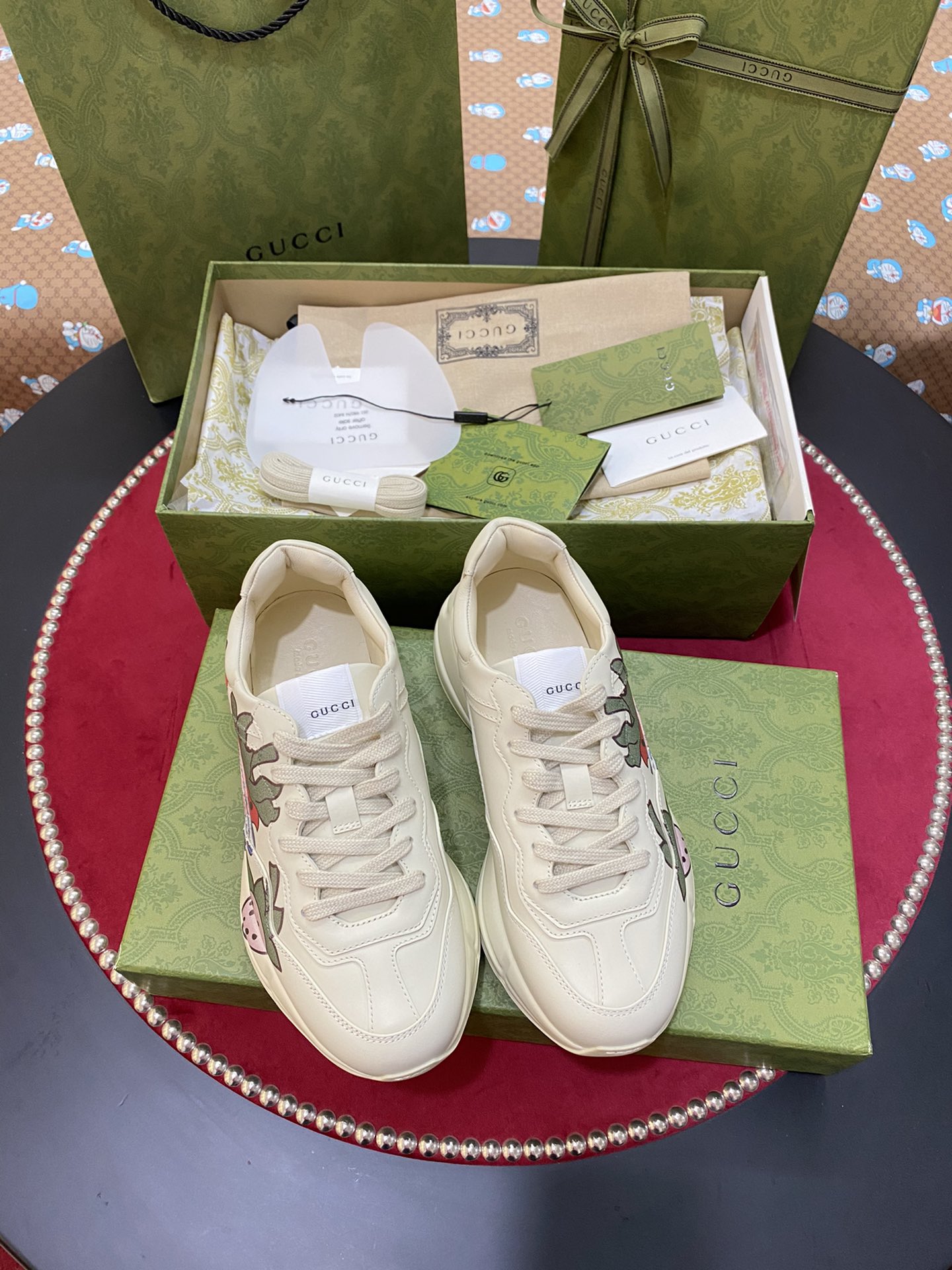 [TOP] GUCCI RHYTON WITH Strawberry PRINT SNEAKER