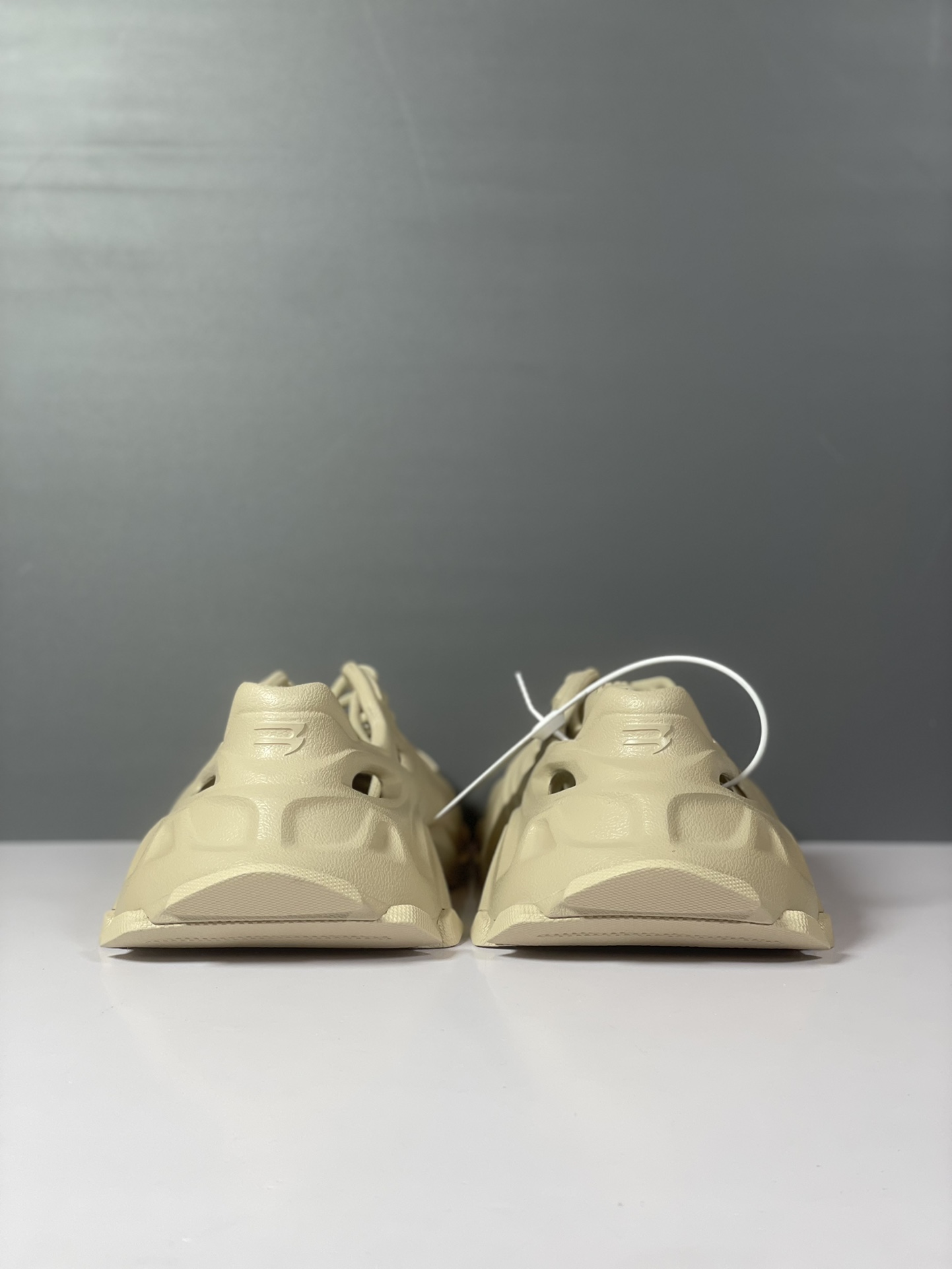 [TOP] BALENCIAGA Mold Closed Rubber Sandals - Beige
