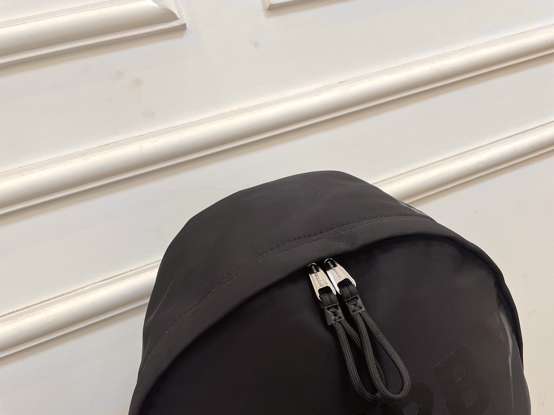 [TOP] BURBERRY Men's Backpack - 2 Color