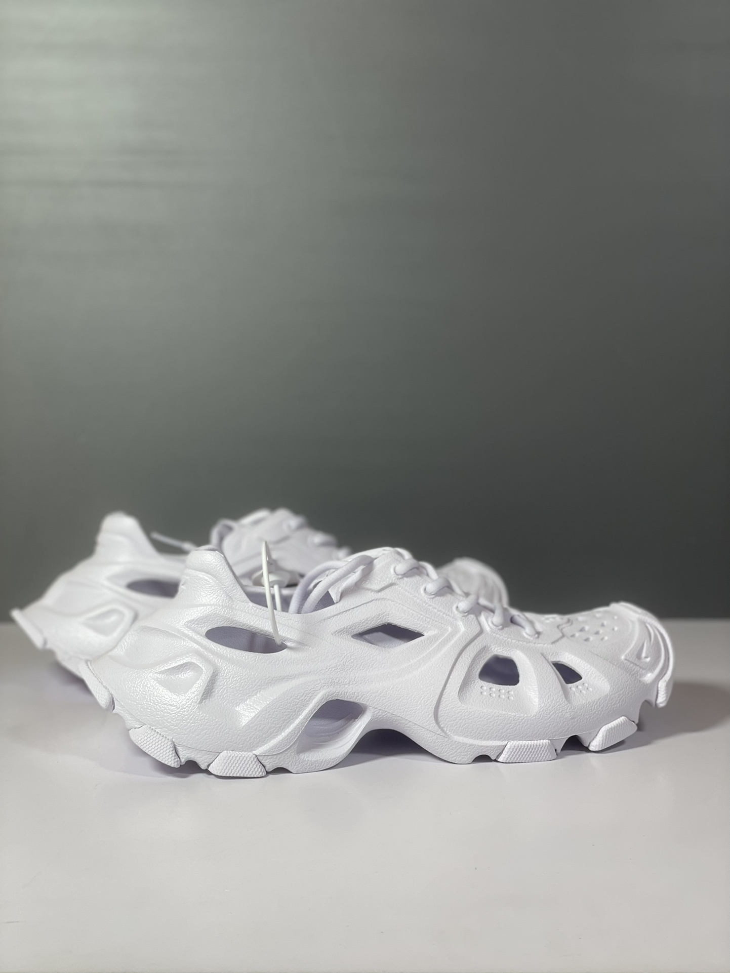 [TOP] BALENCIAGA Mold Closed Rubber Sandals - White