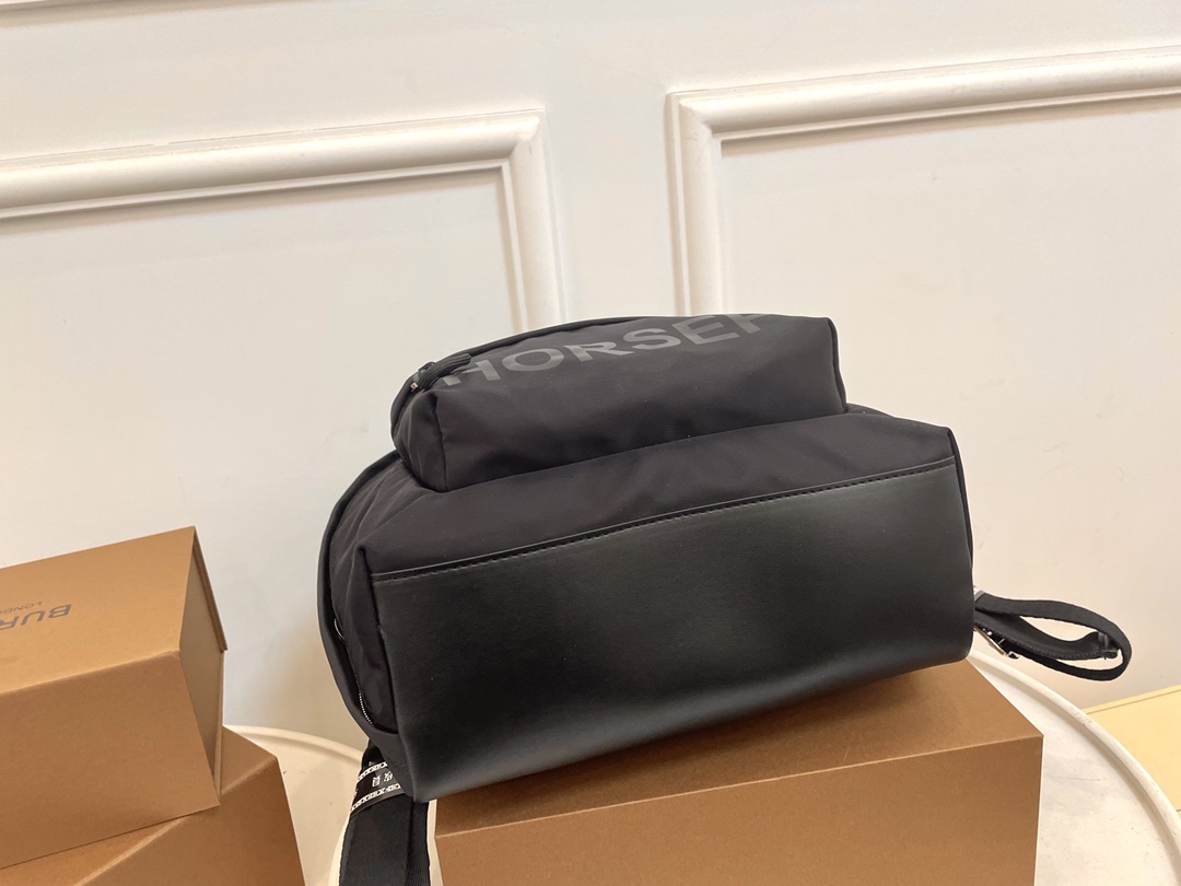 [TOP] BURBERRY Men's Backpack - 2 Color