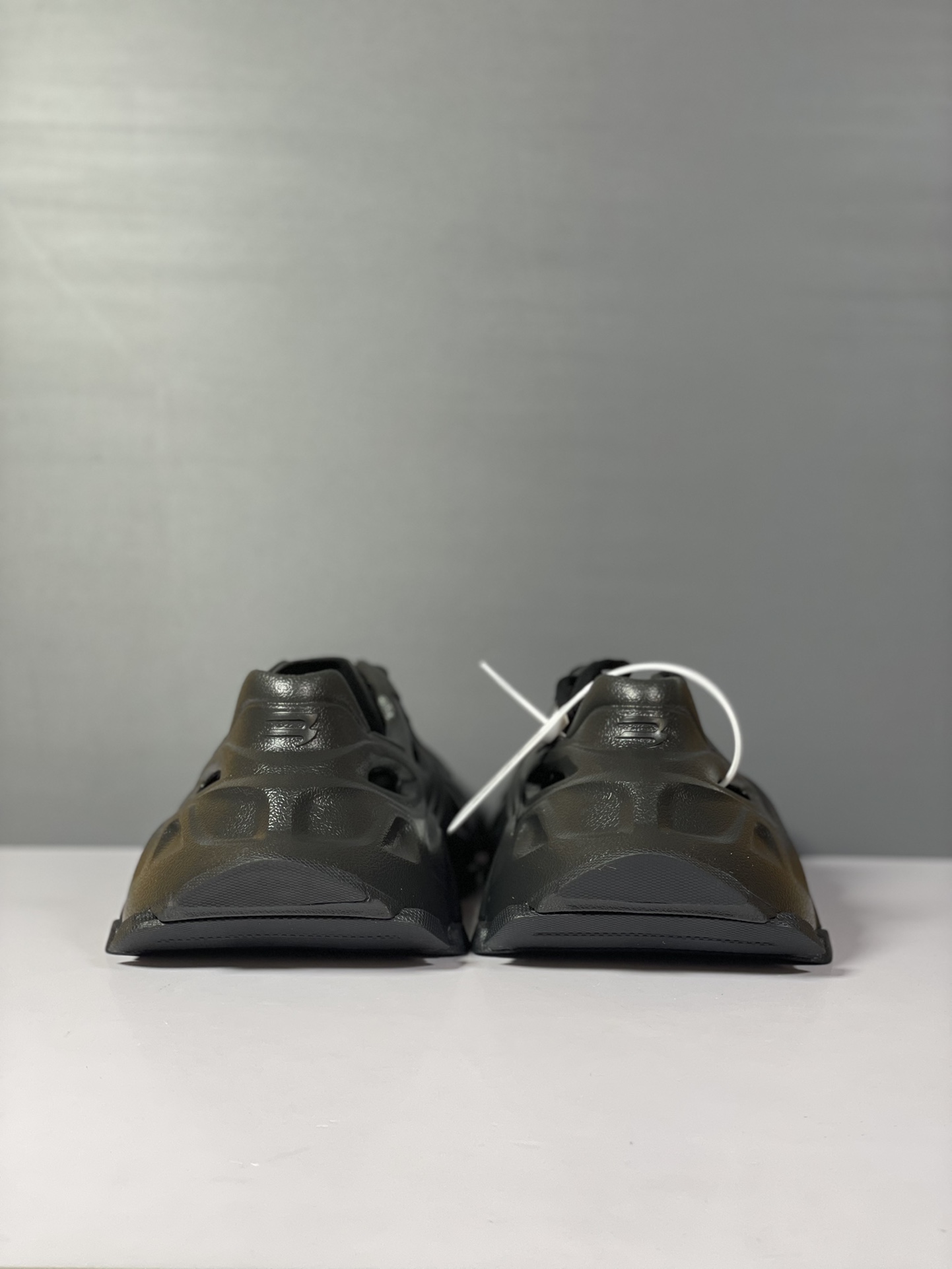[TOP] BALENCIAGA Mold Closed Rubber Sandals - Black