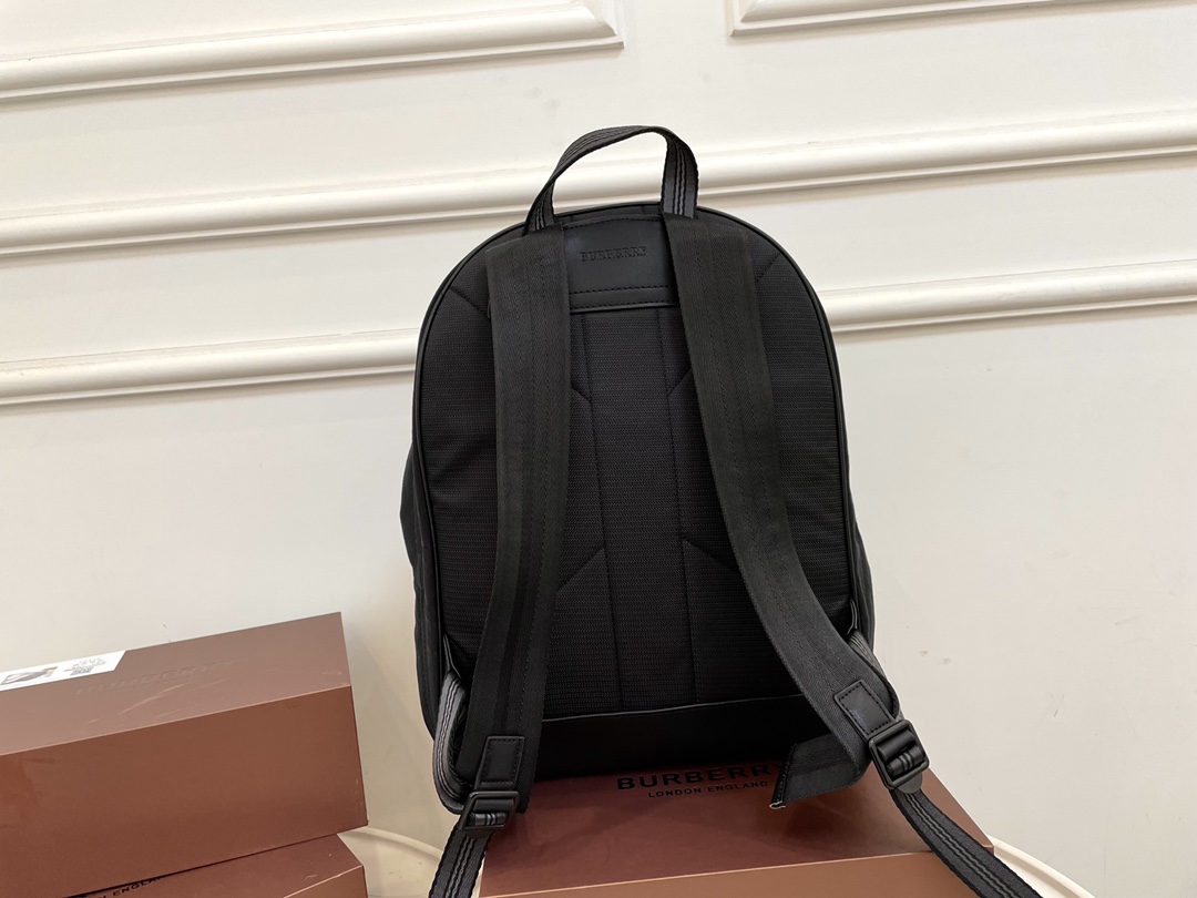 [TOP] BURBERRY Men's Backpack - Black