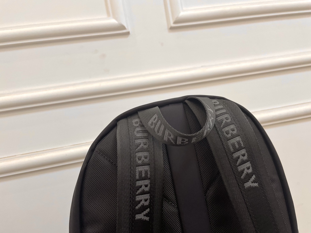 [TOP] BURBERRY Men's Backpack - 2 Color