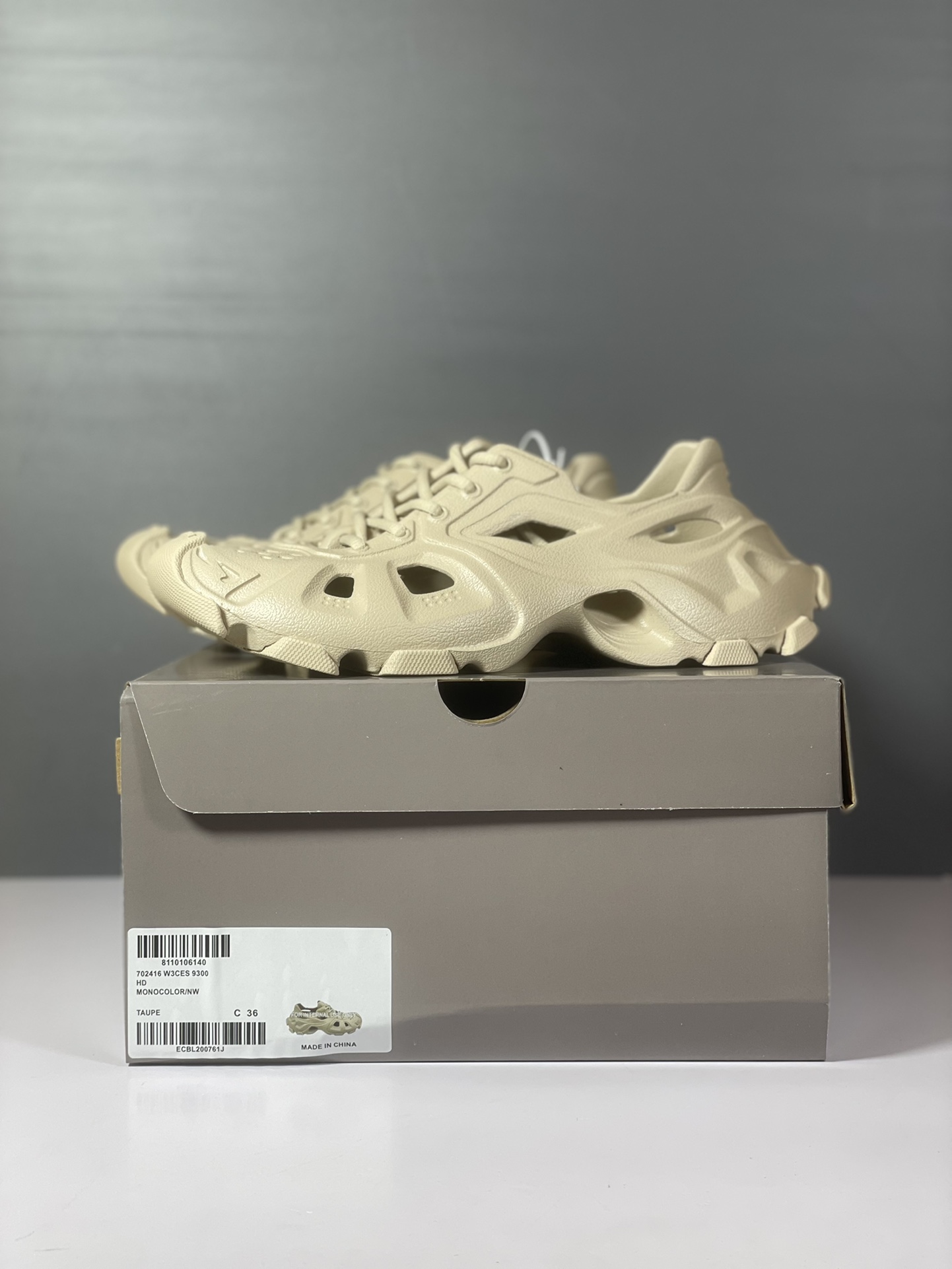 [TOP] BALENCIAGA Mold Closed Rubber Sandals - Beige