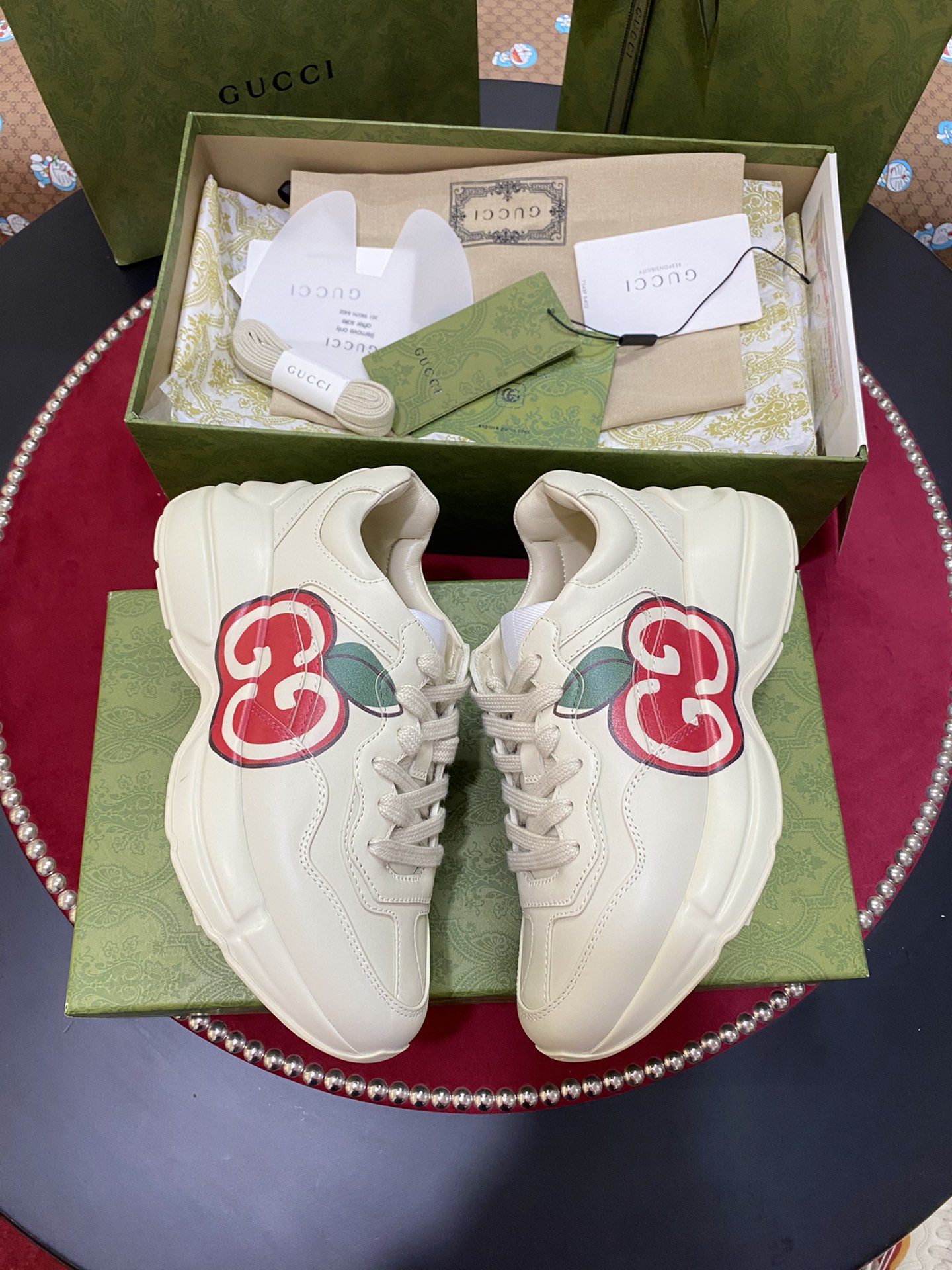 [TOP] GUCCI RHYTON WITH APPLE PRINT SNEAKER