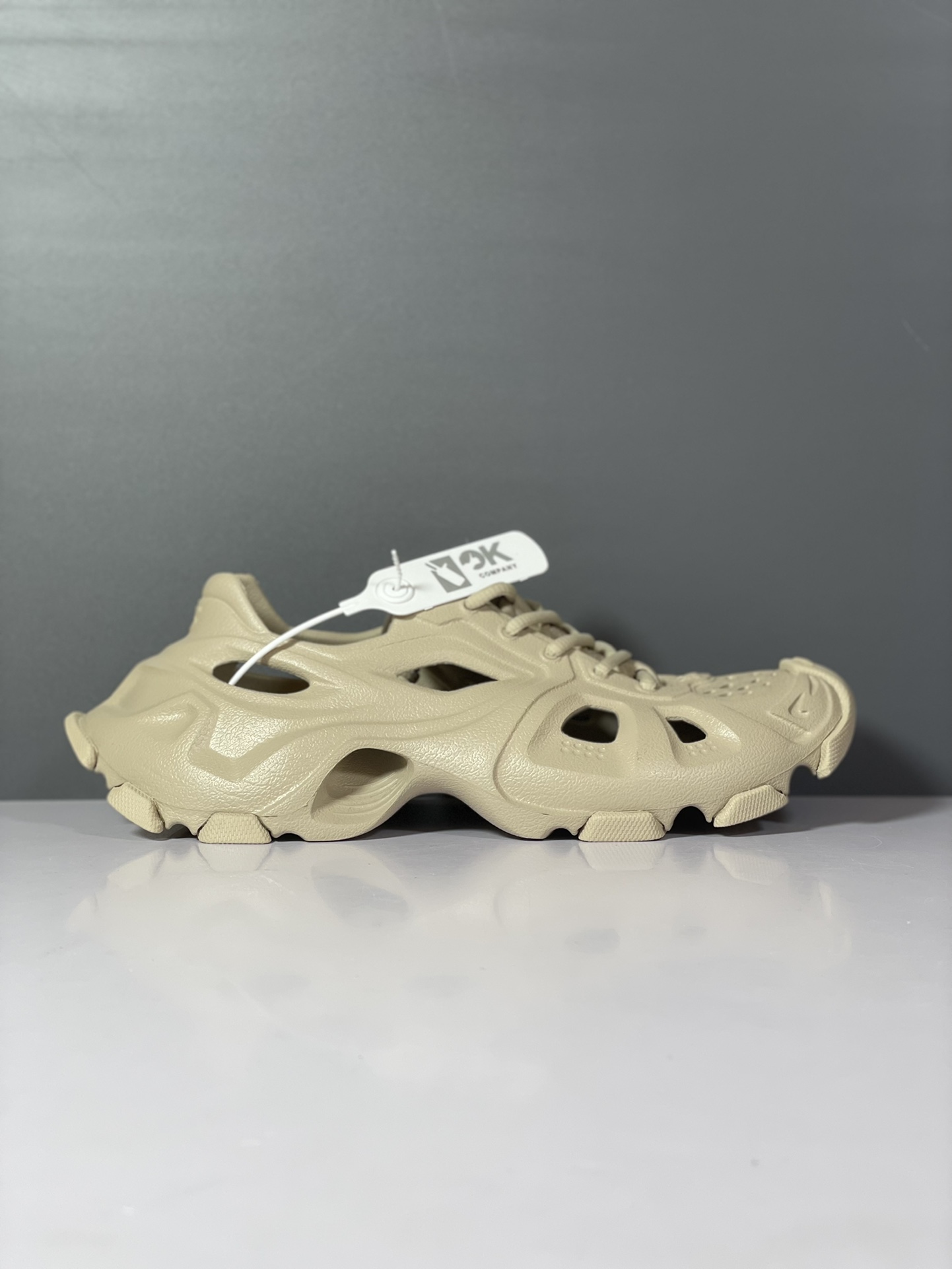 [TOP] BALENCIAGA Mold Closed Rubber Sandals - Beige