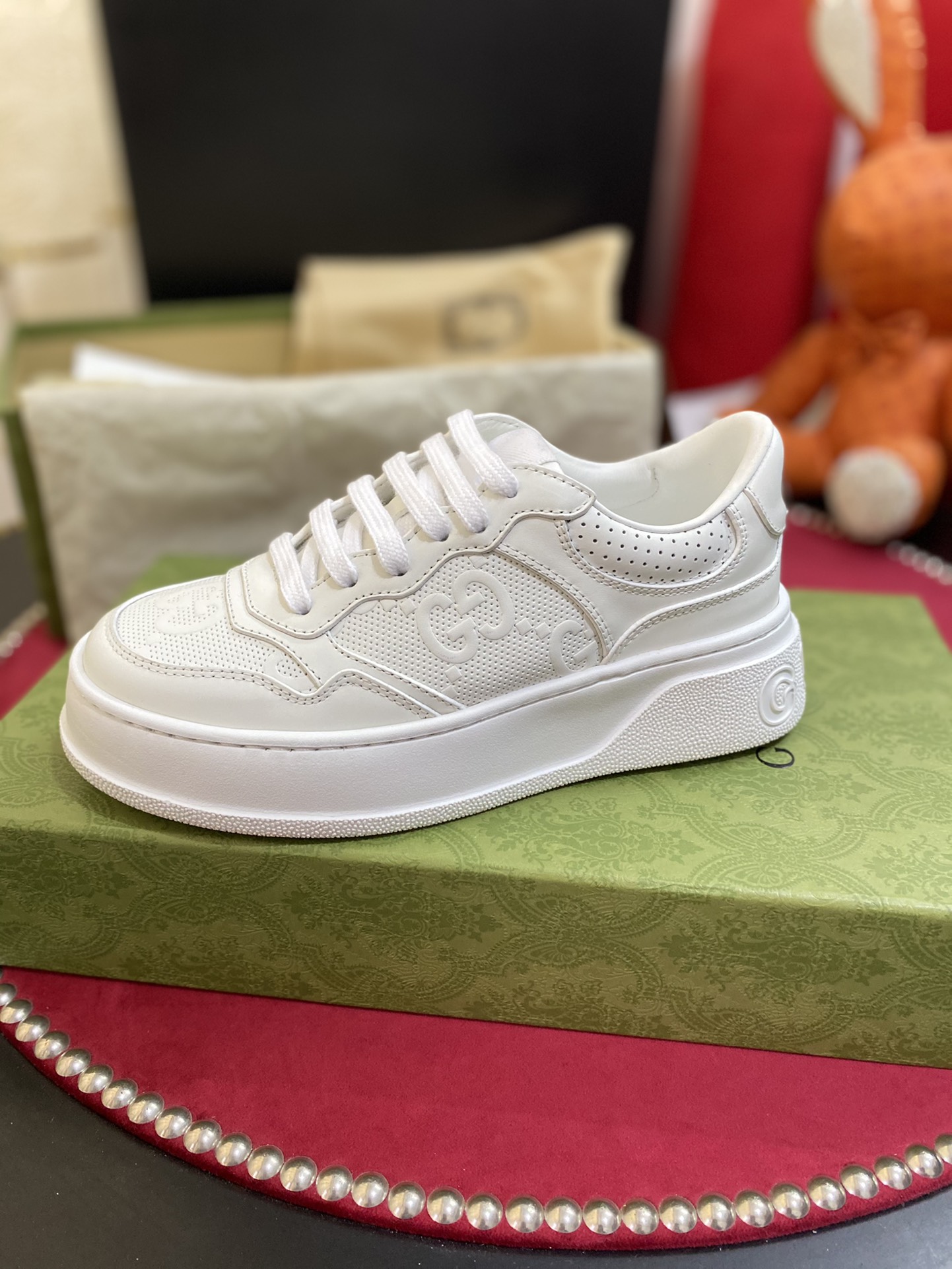 [TOP] GUCCI Solid Color Double G Embossed Leather Rubber Platform Sneakers - White