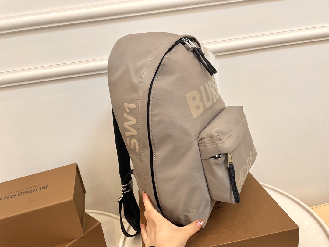 [TOP] BURBERRY Men's Backpack - 2 Color