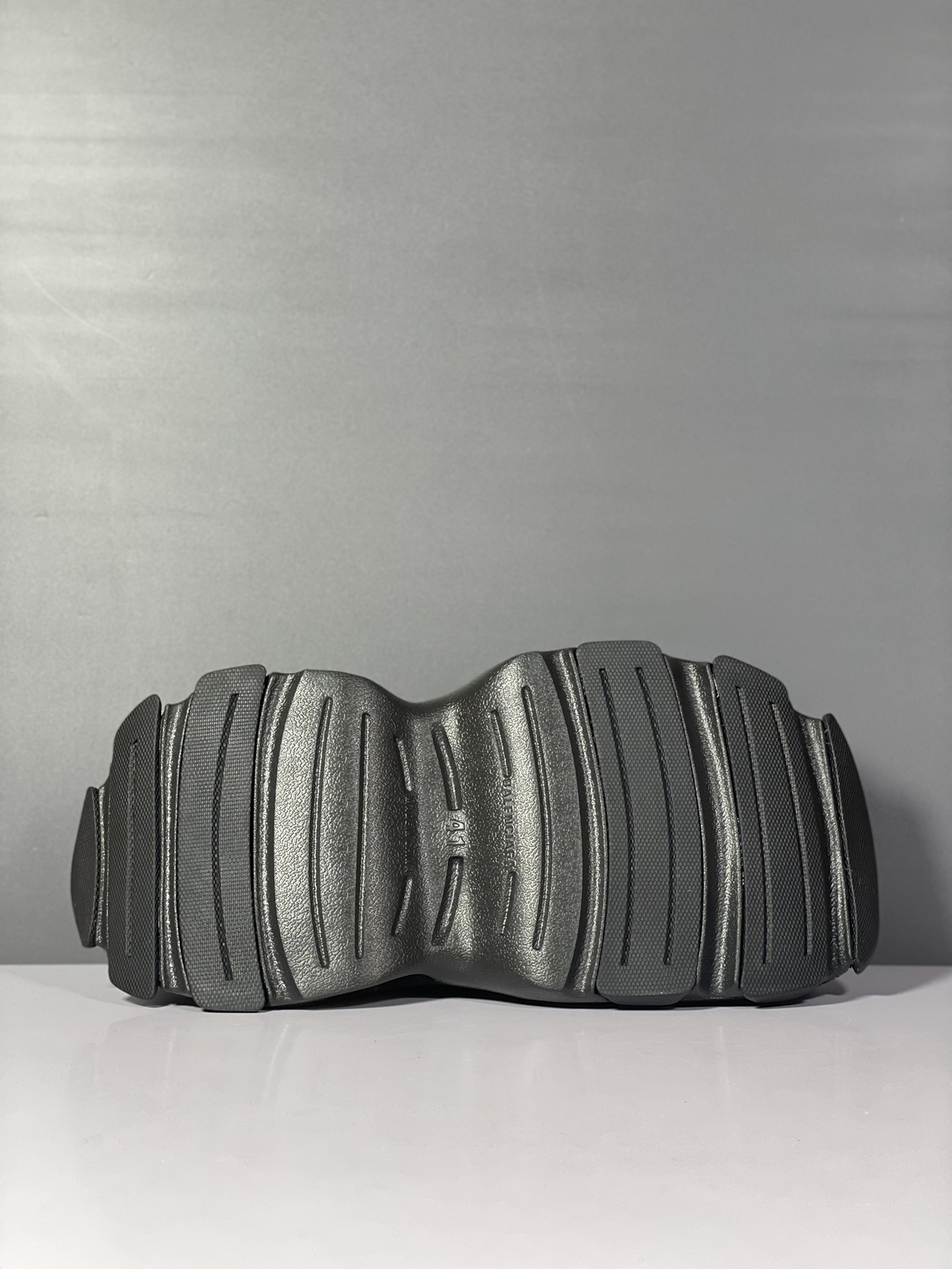 [TOP] BALENCIAGA Mold Closed Rubber Sandals - Black