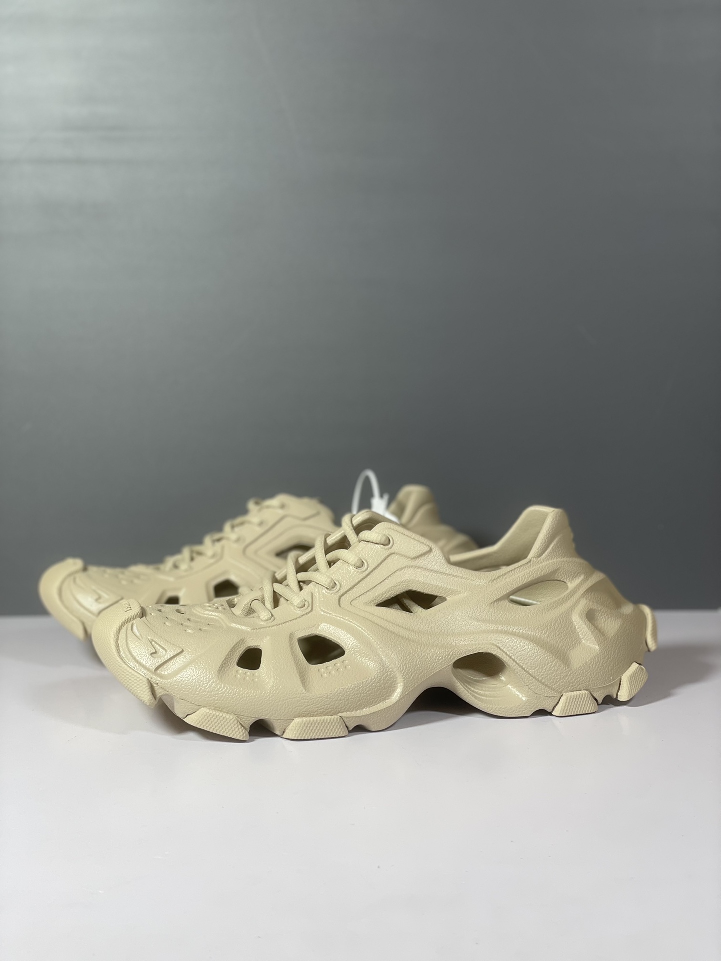 [TOP] BALENCIAGA Mold Closed Rubber Sandals - Beige