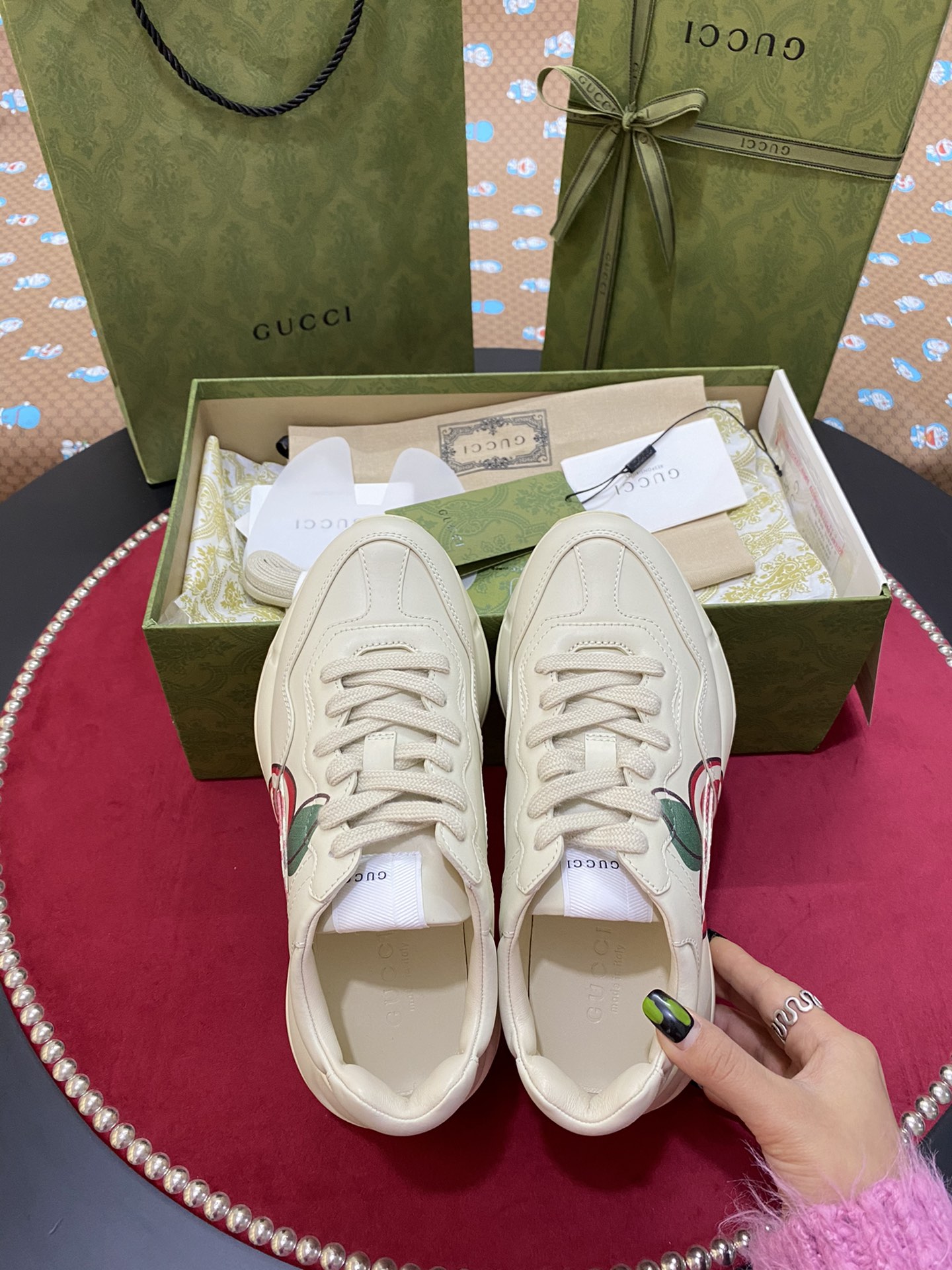 [TOP] GUCCI RHYTON WITH APPLE PRINT SNEAKER