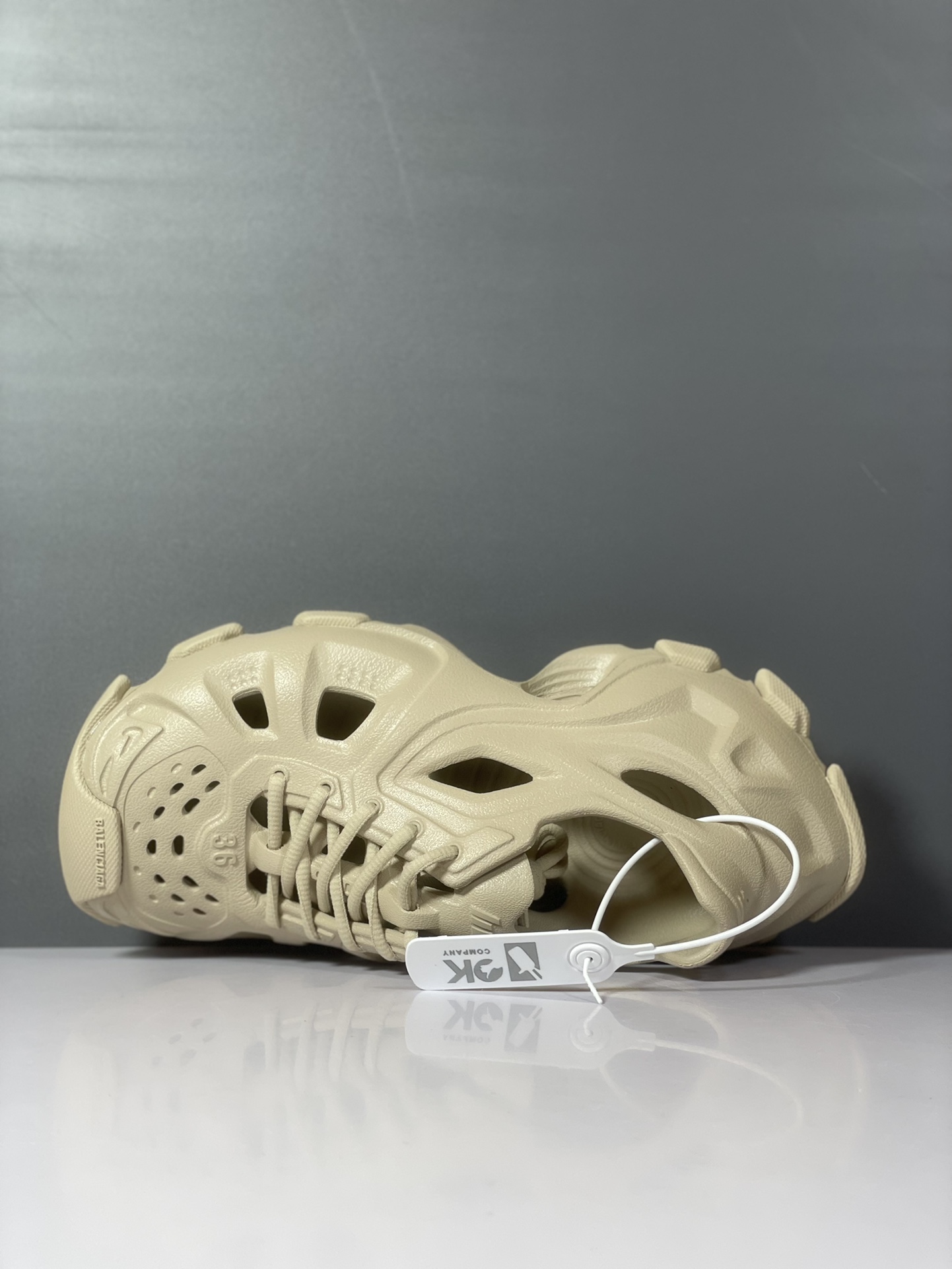 [TOP] BALENCIAGA Mold Closed Rubber Sandals - Beige