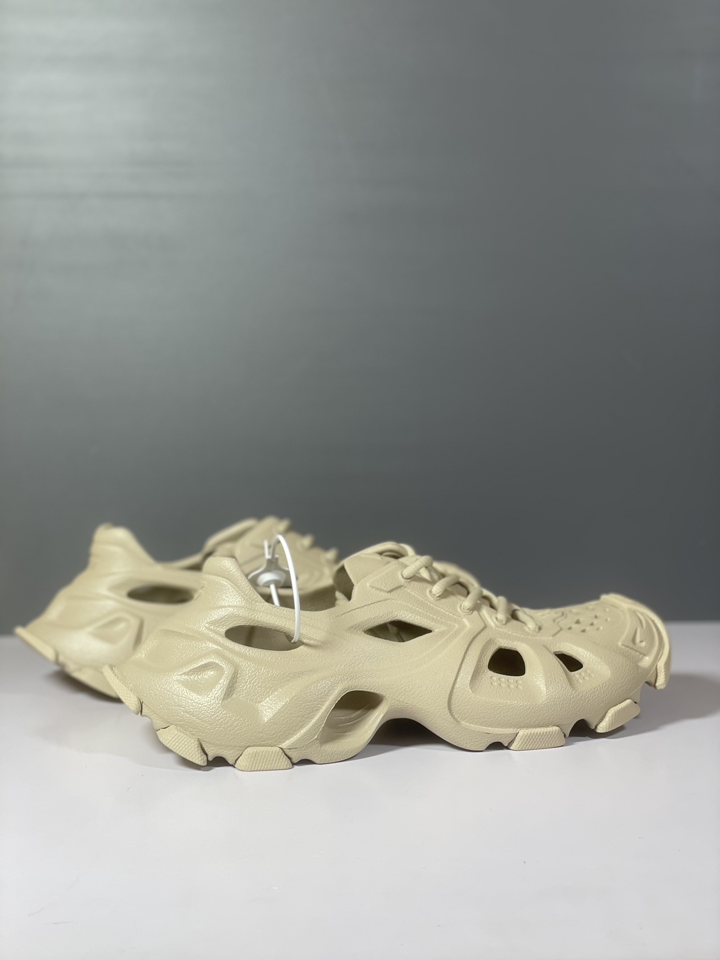 [TOP] BALENCIAGA Mold Closed Rubber Sandals - Beige