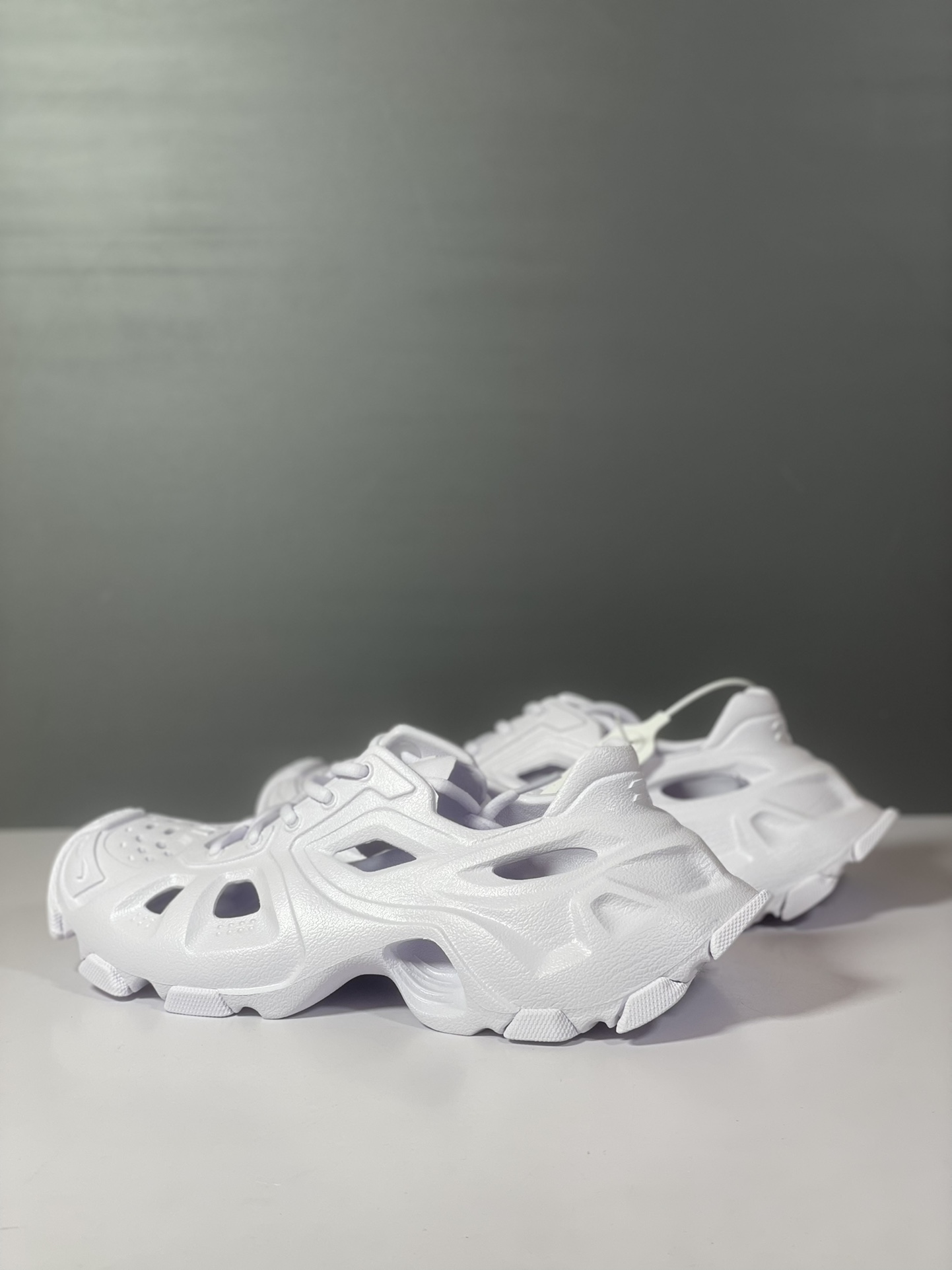 [TOP] BALENCIAGA Mold Closed Rubber Sandals - White