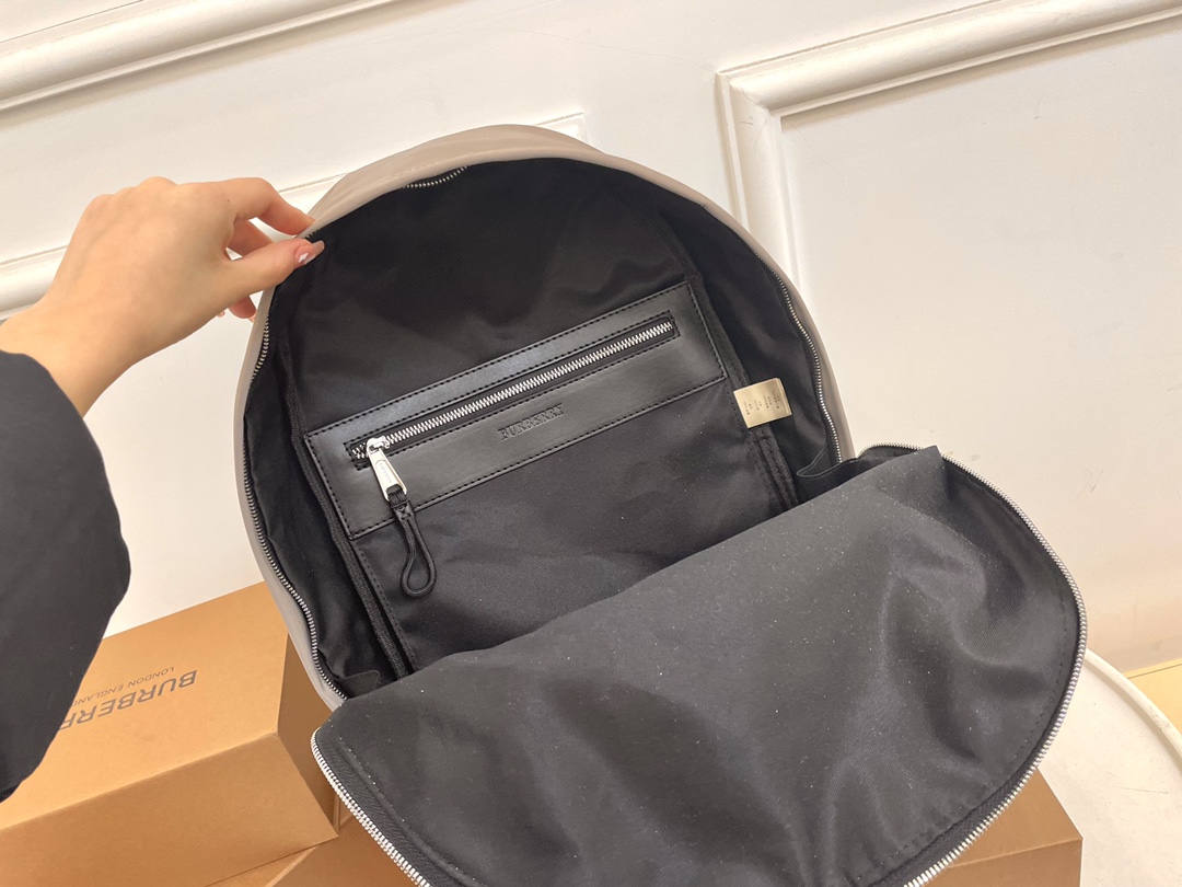 [TOP] BURBERRY Men's Backpack - 2 Color